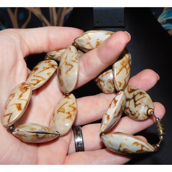 Vintage Beachy Brown And Tan Mottled Shell Beaded Necklace - Picture 2 of 3